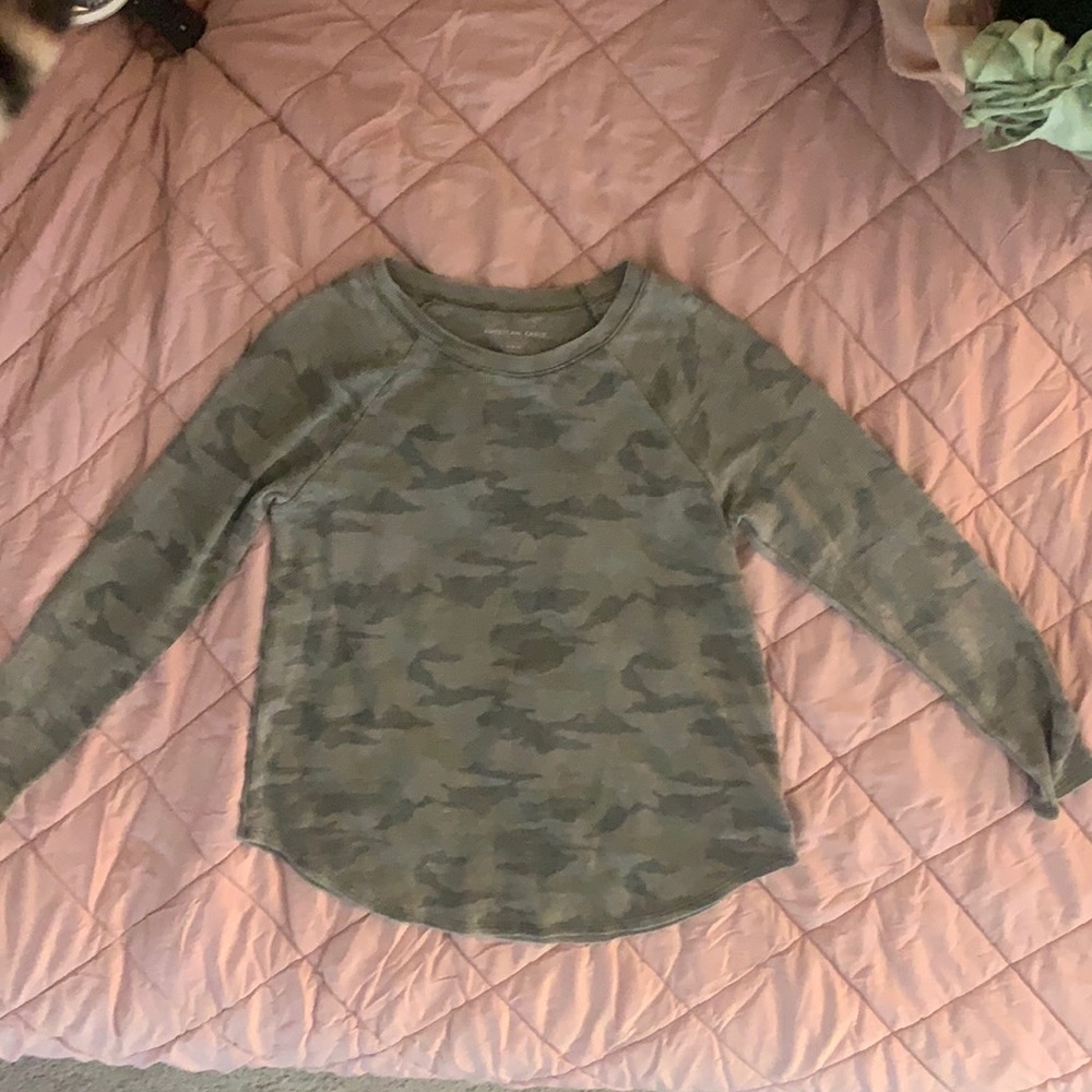 American eagle long sleeve green camo shirt